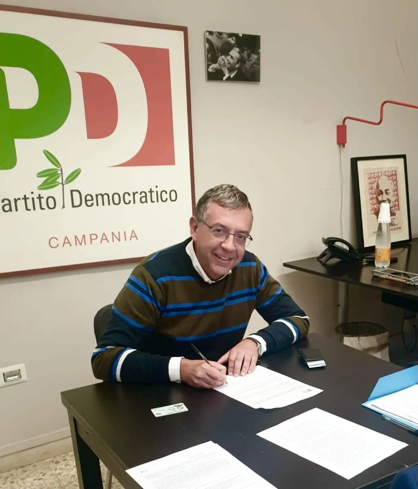 Massimiliano Manfredi nella sede del Partito Democratico della Campania